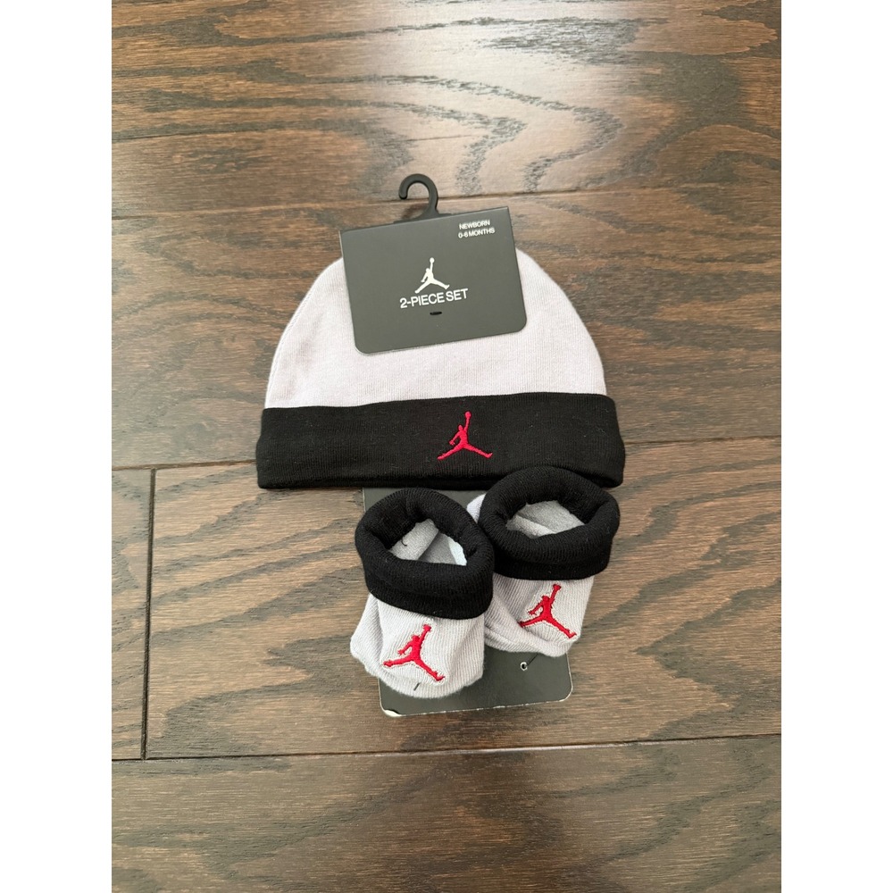 Jordan Newborn 0-6 Months 2-Piece Set Beanie and Booties Grey Black LJ0102-K41